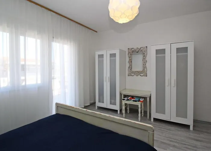 Fantov Zarok A4 Br-3 By Interhome